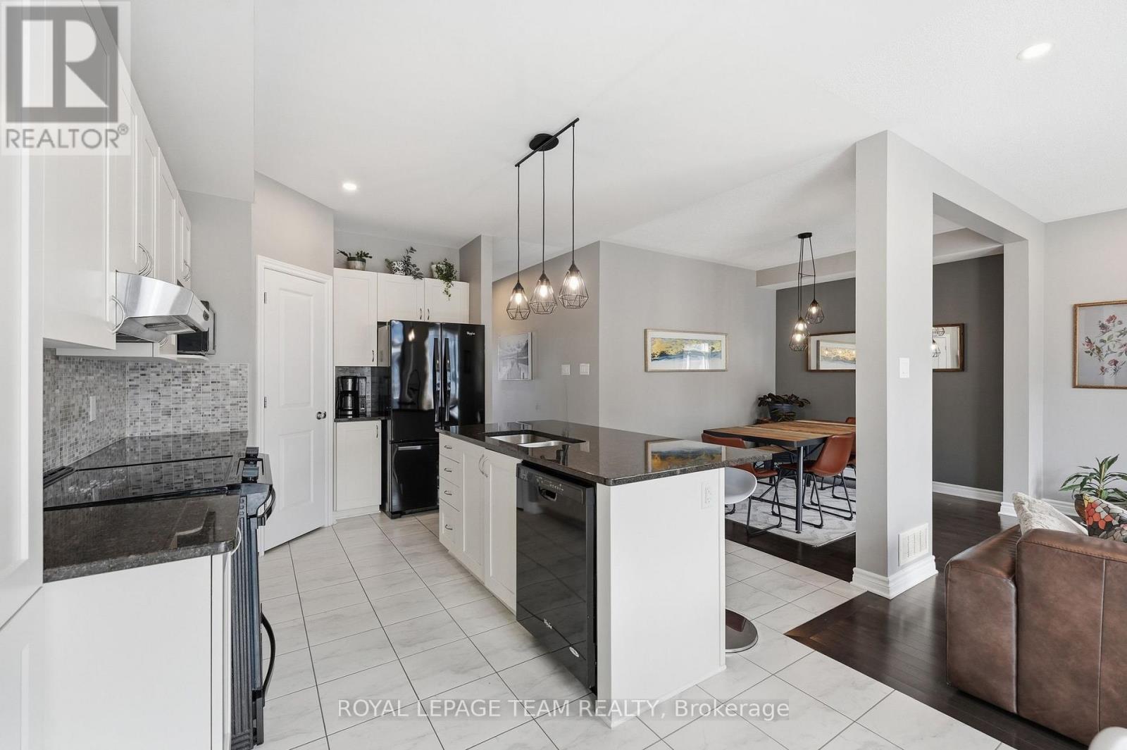 262 HEPATICA WAY, Ottawa. Luxury613. By Peter Sagos - Image 15