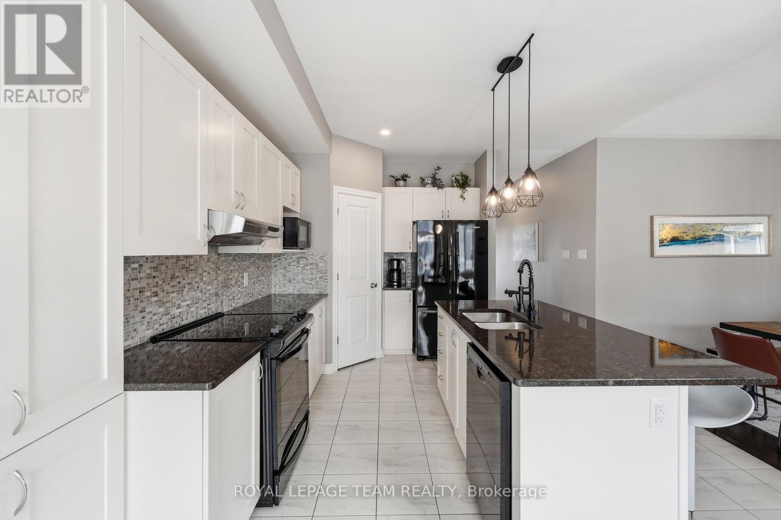 262 HEPATICA WAY, Ottawa. Luxury613. By Peter Sagos - Image 16