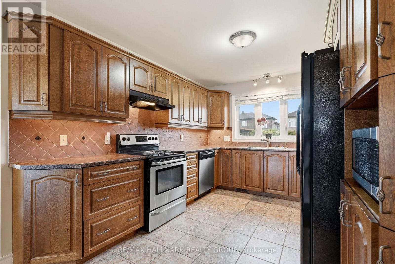 127 CASTEL STREET - 15
