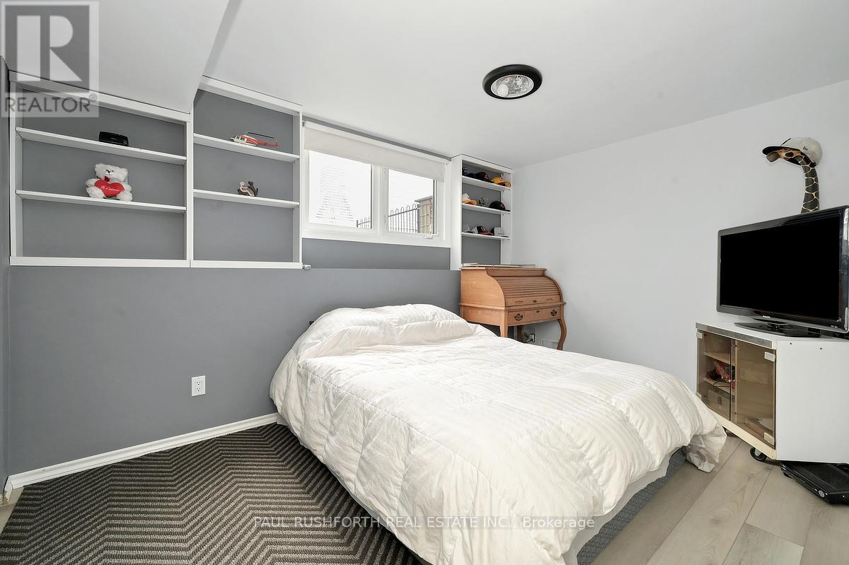 2191 BICKERTON AVENUE - 23