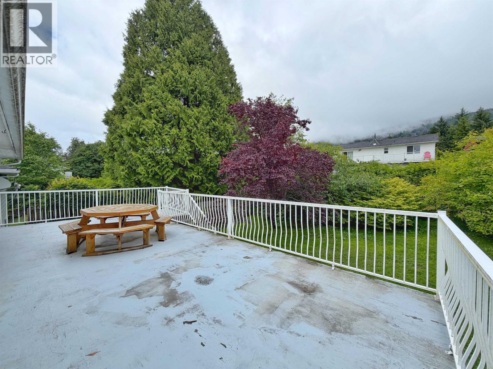1627 ATLIN AVENUE - 16