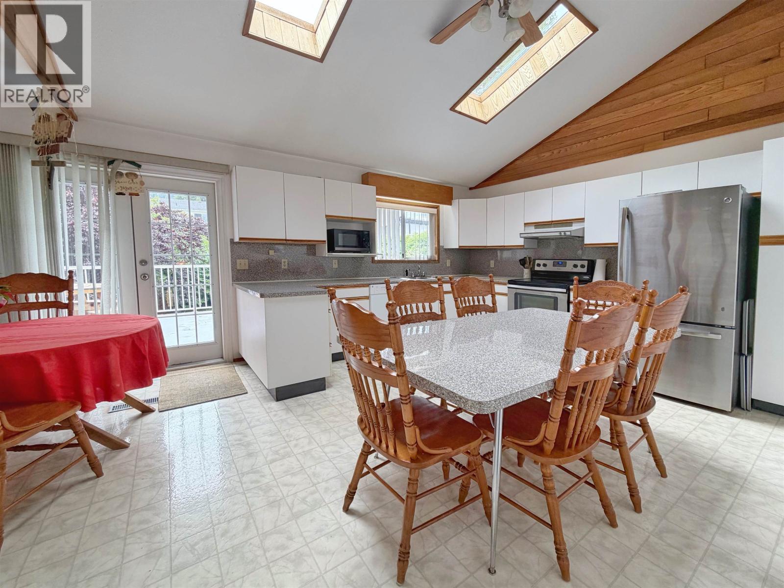 1627 ATLIN AVENUE - 4
