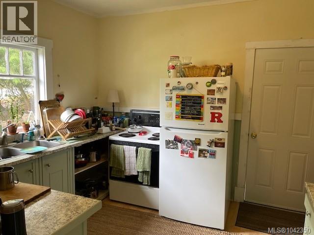 220 Fulford-Ganges Rd - Image 5