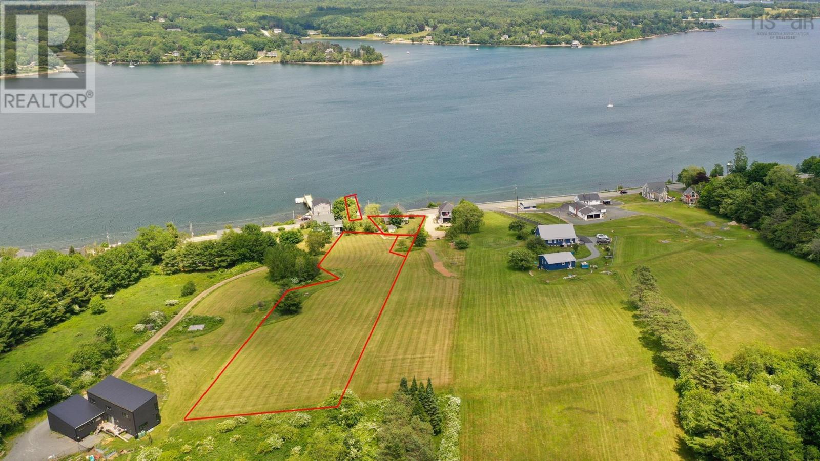 9114 3 Highway, 997 Main St Mahone Bay - 10