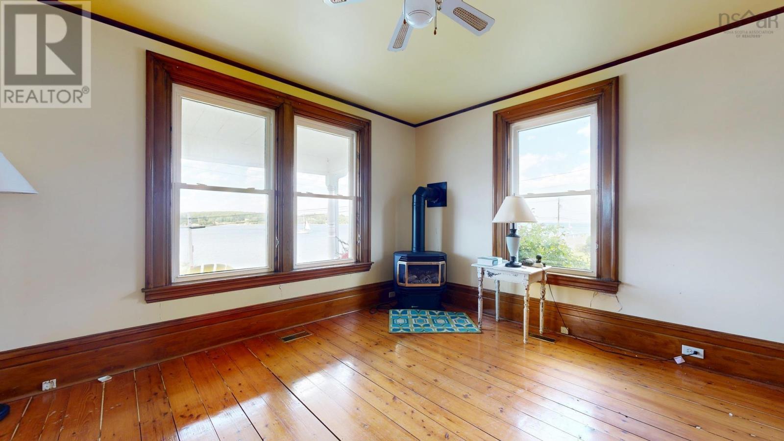 9114 3 Highway, 997 Main St Mahone Bay - 17