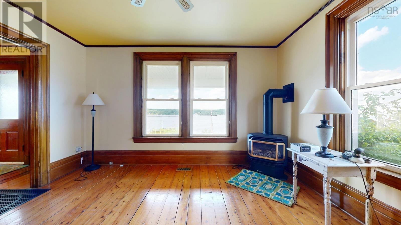 9114 3 Highway, 997 Main St Mahone Bay - 18