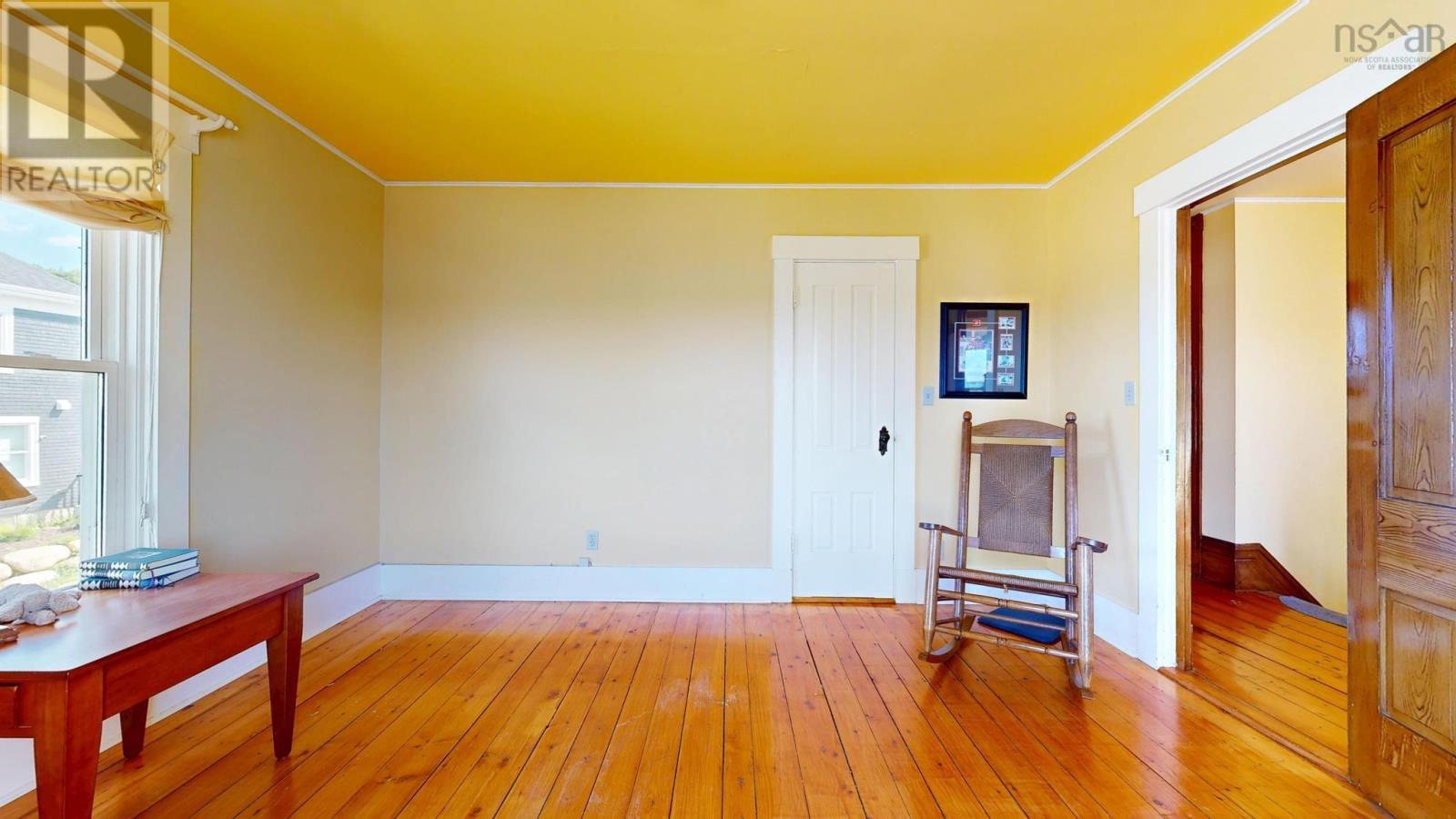 9114 3 Highway, 997 Main St Mahone Bay - 27