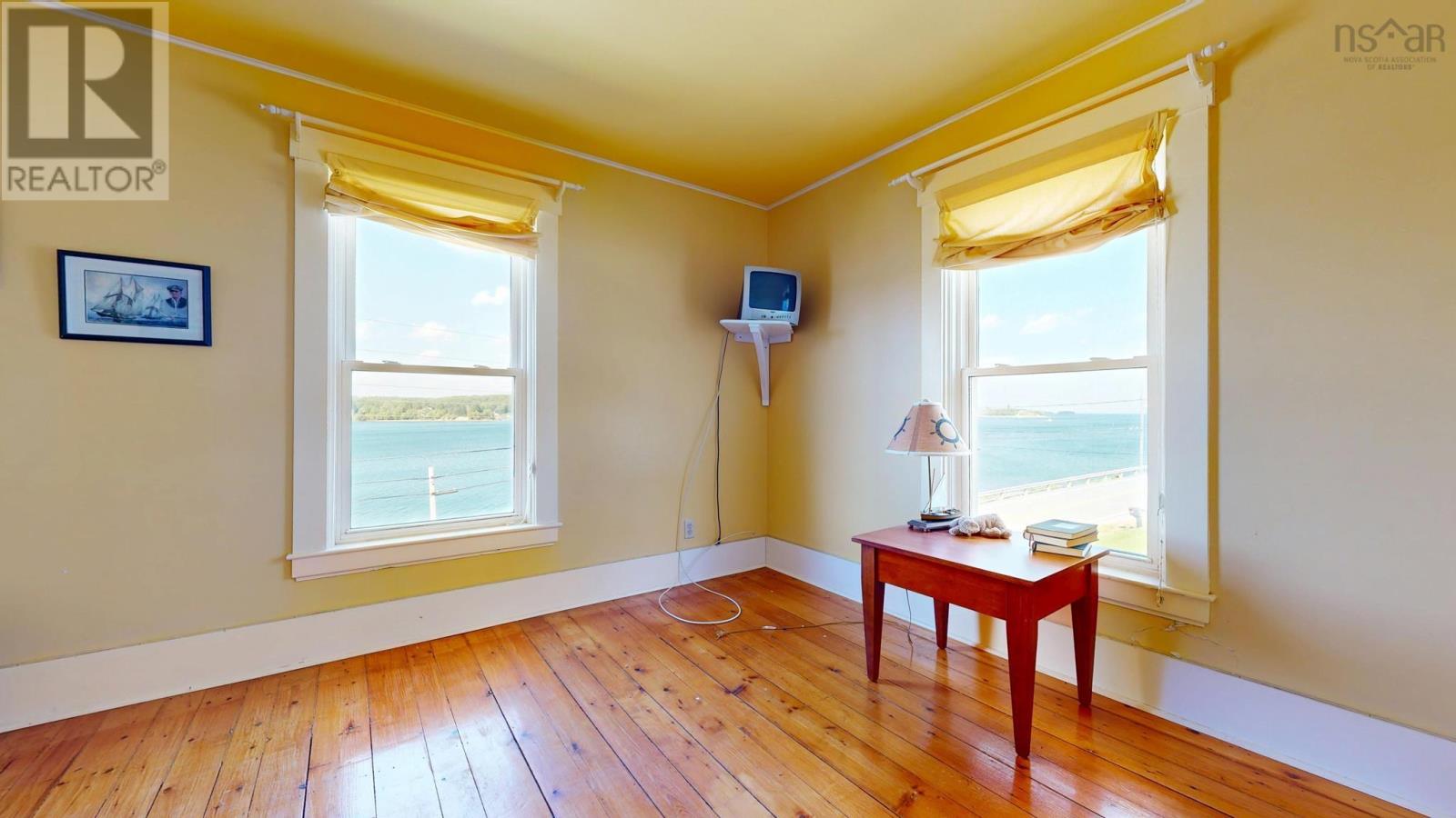 9114 3 Highway, 997 Main St Mahone Bay - 28