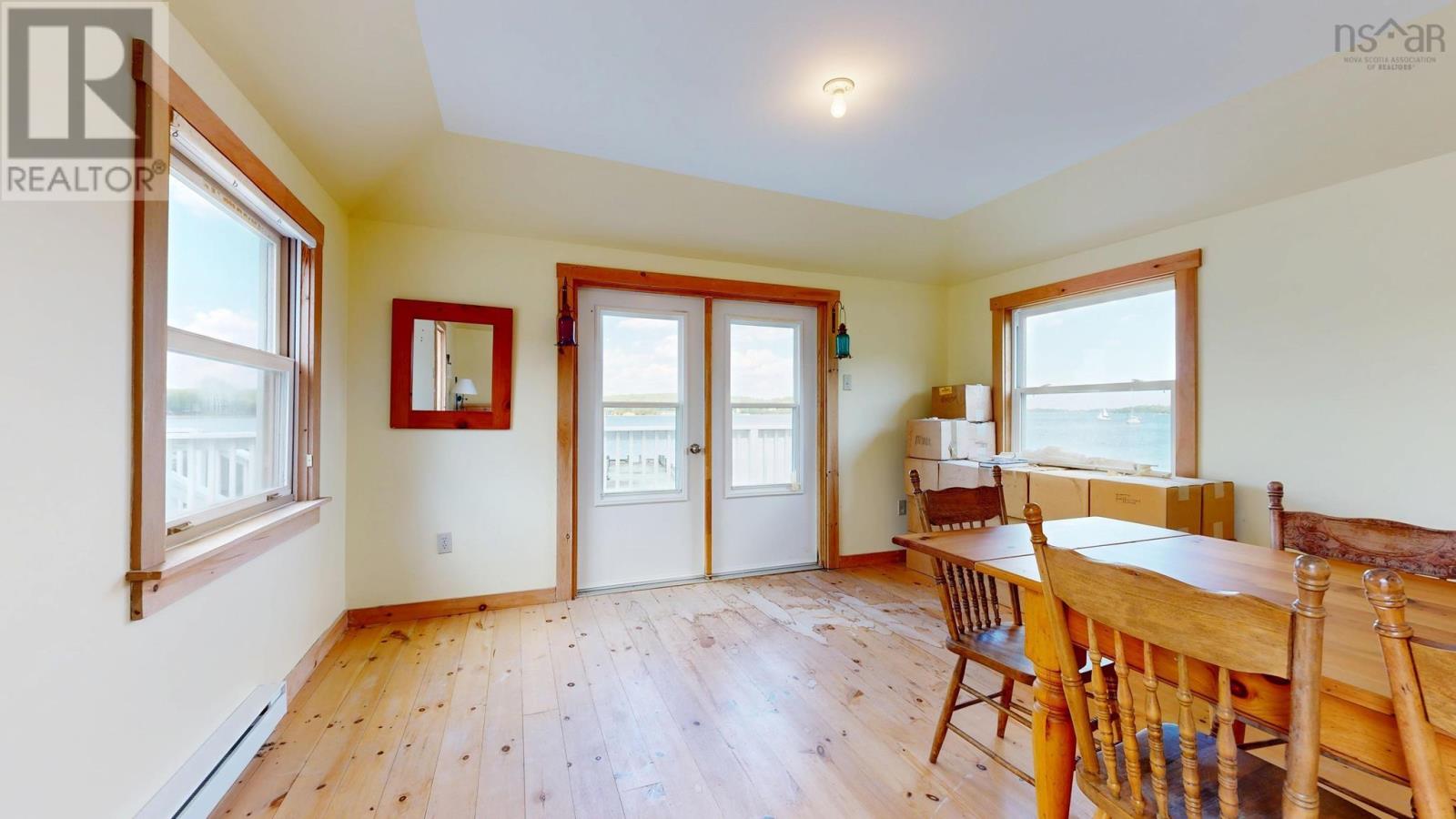 9114 3 Highway, 997 Main St Mahone Bay - 36