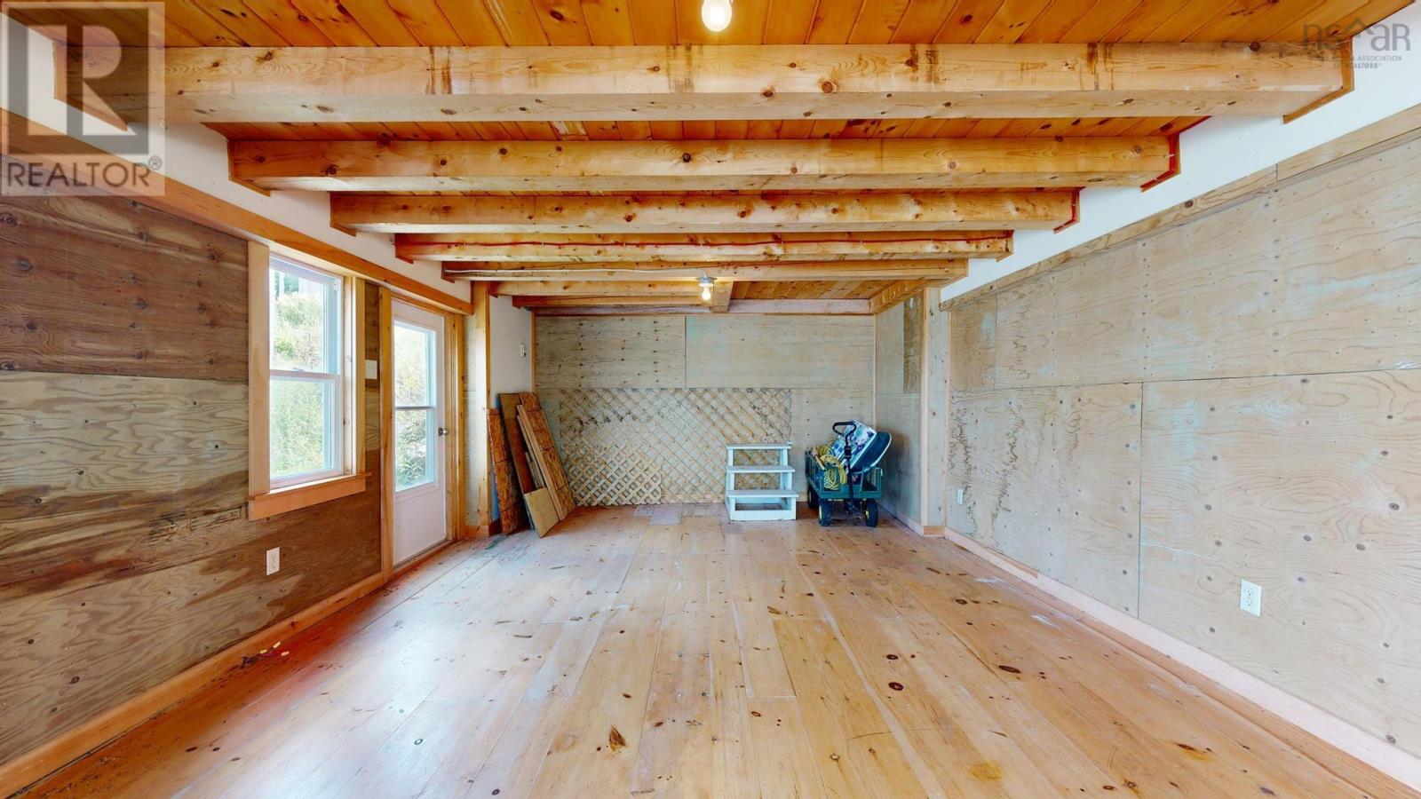 9114 3 Highway, 997 Main St Mahone Bay - 38