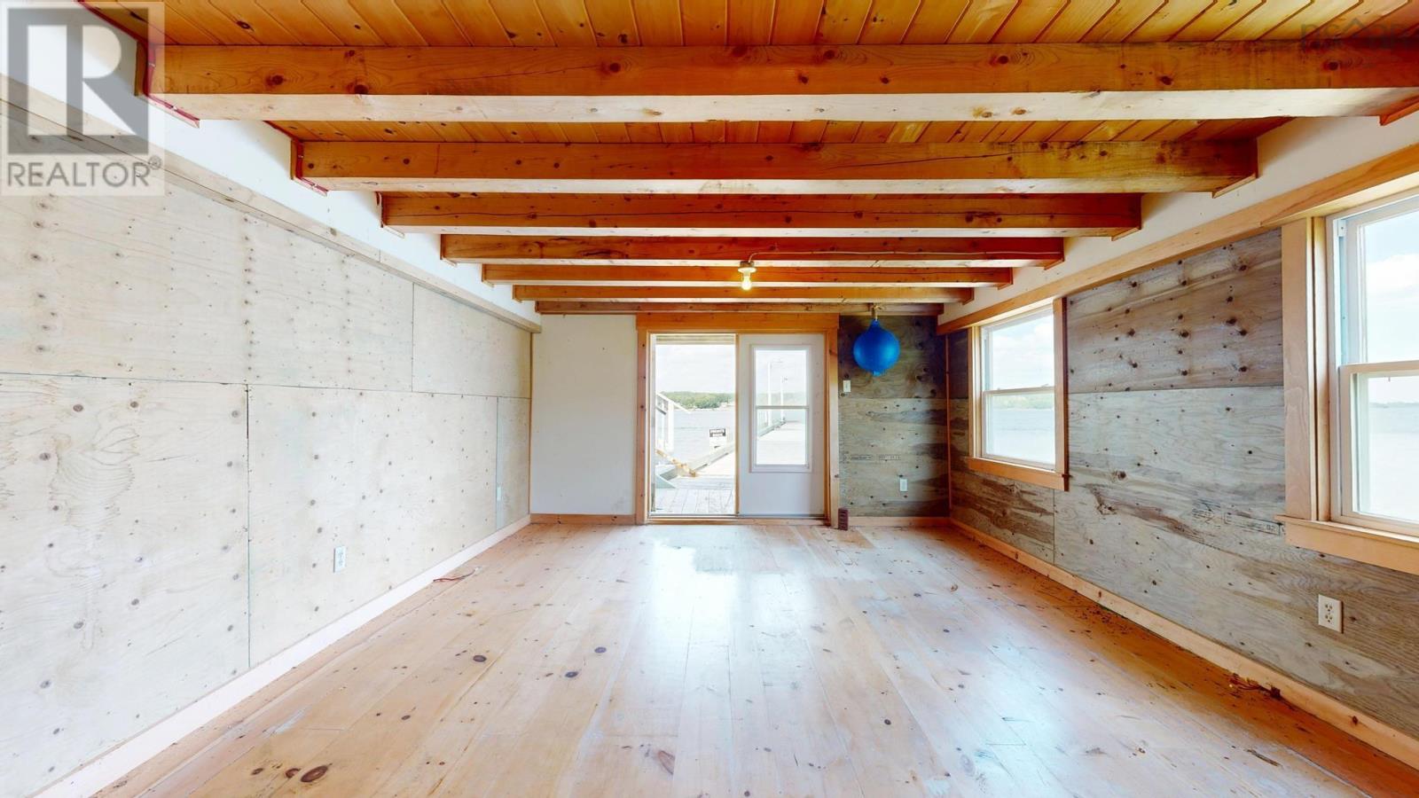 9114 3 Highway, 997 Main St Mahone Bay - 39
