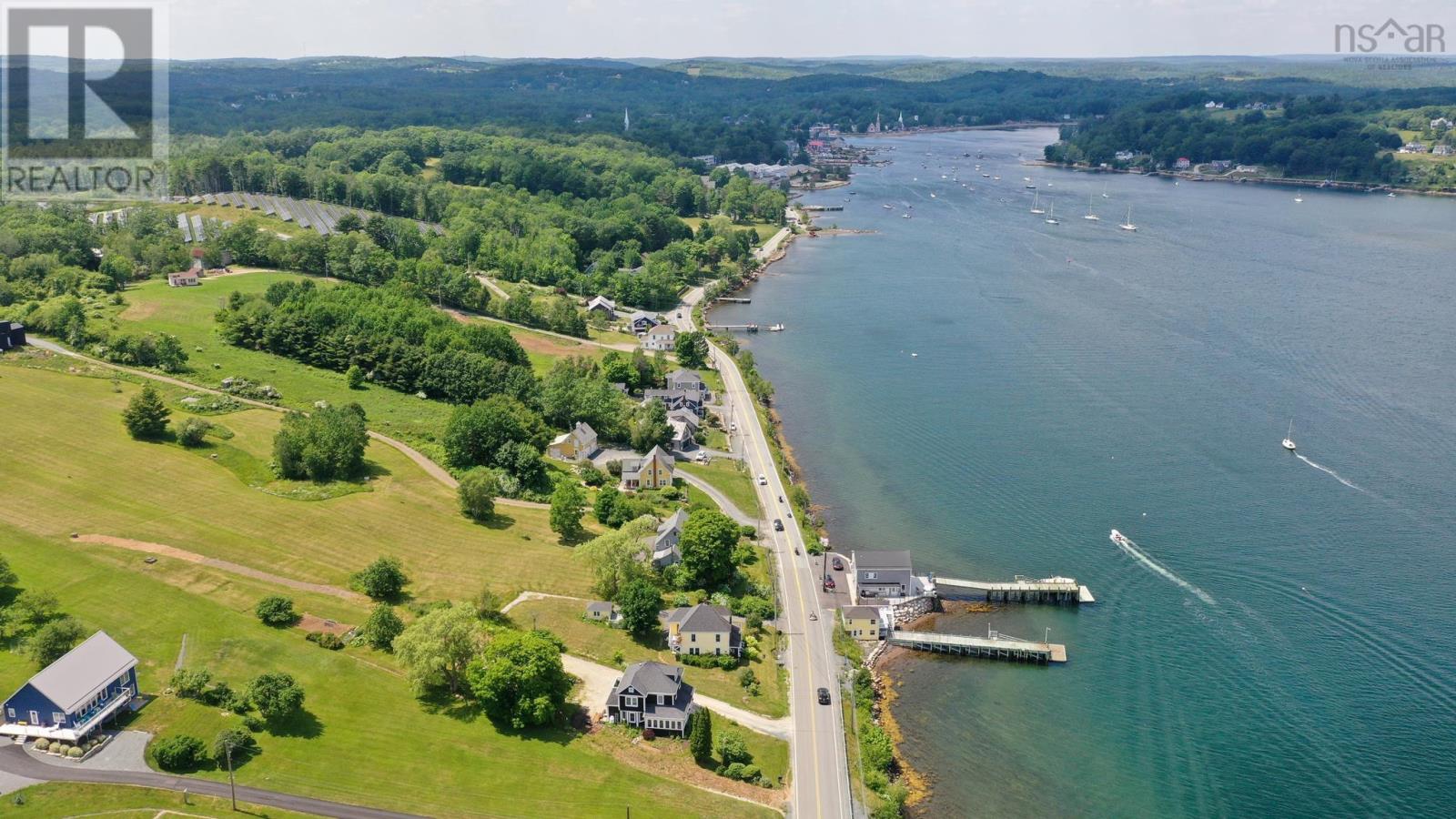 9114 3 Highway, 997 Main St Mahone Bay - 46