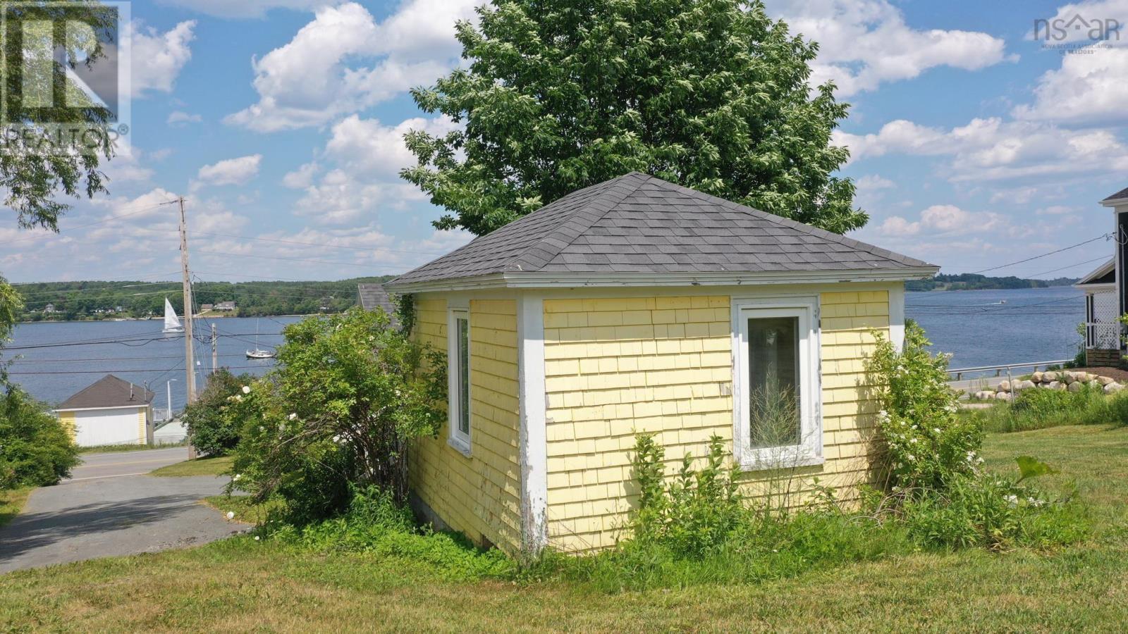 9114 3 Highway, 997 Main St Mahone Bay - 44