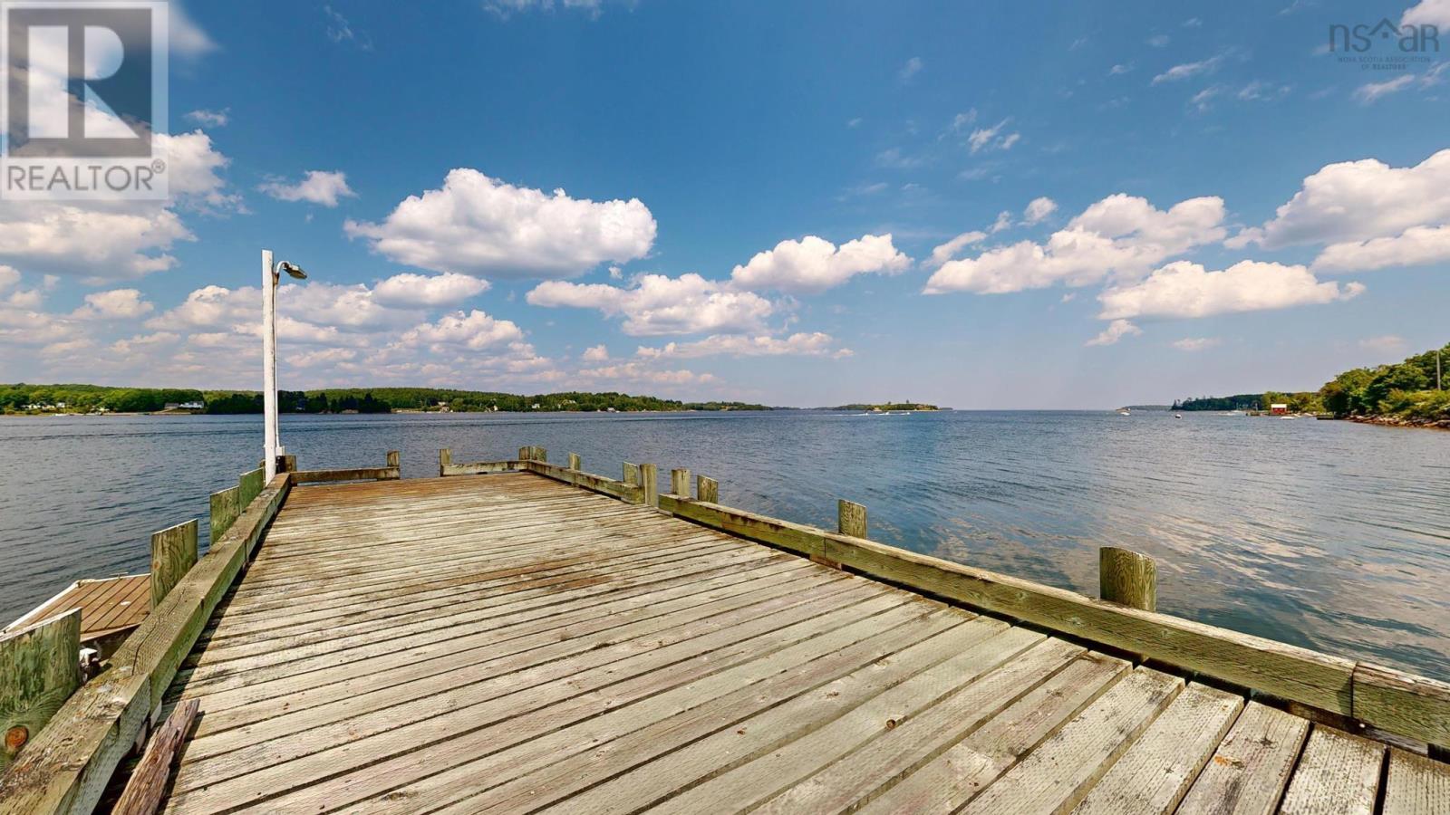 9114 3 Highway, 997 Main St Mahone Bay - 47