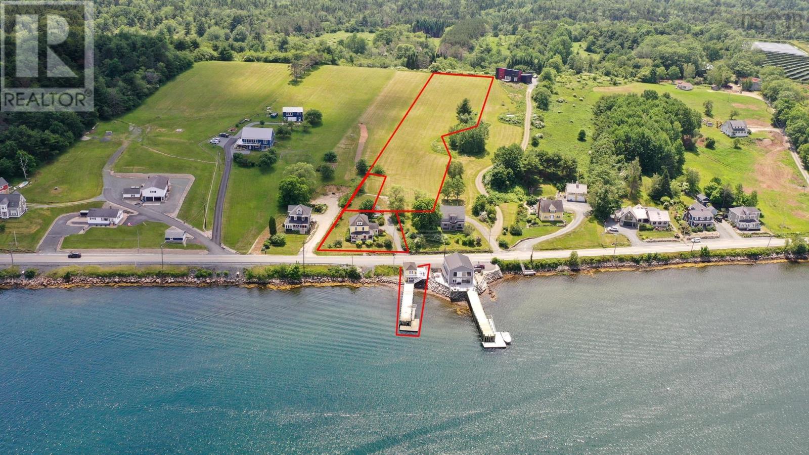9114 3 Highway, 997 Main St Mahone Bay - 7