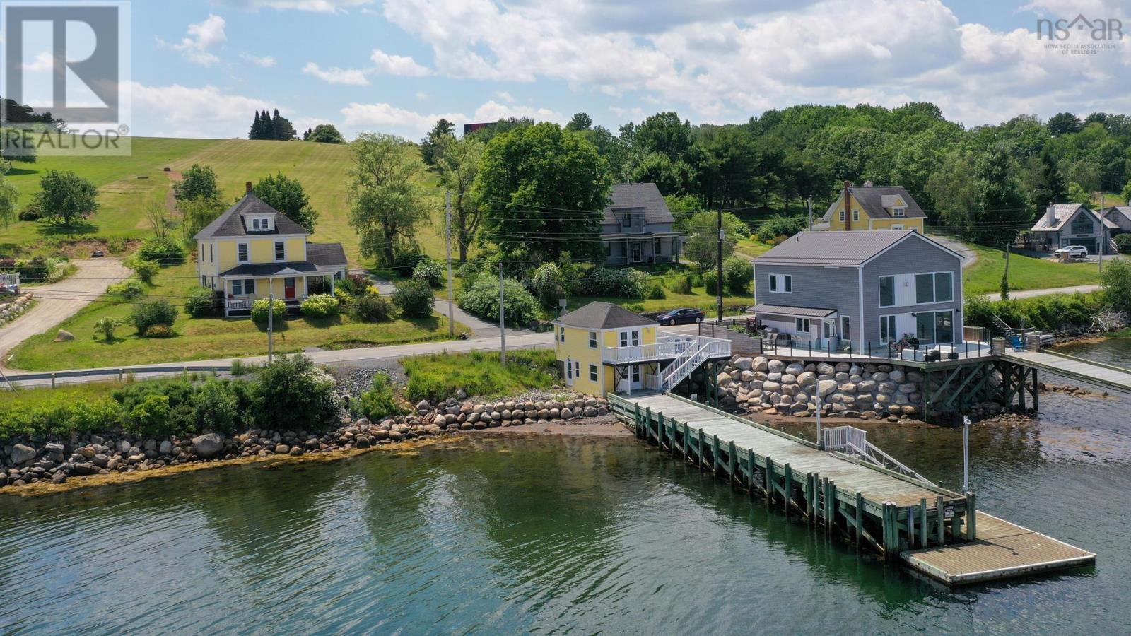 9114 3 Highway, 997 Main St Mahone Bay - 5