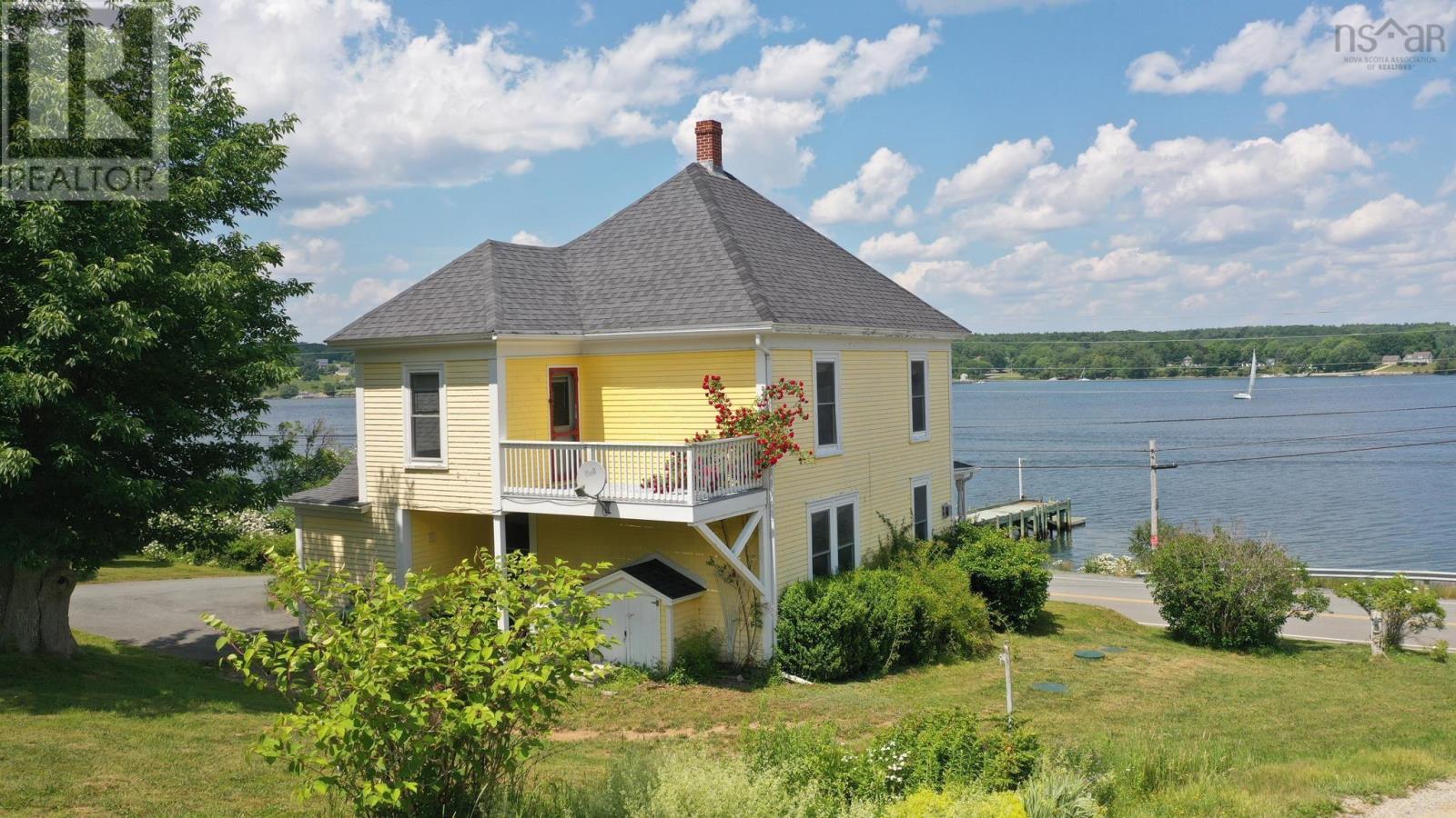 9114 3 Highway, 997 Main St Mahone Bay - 8