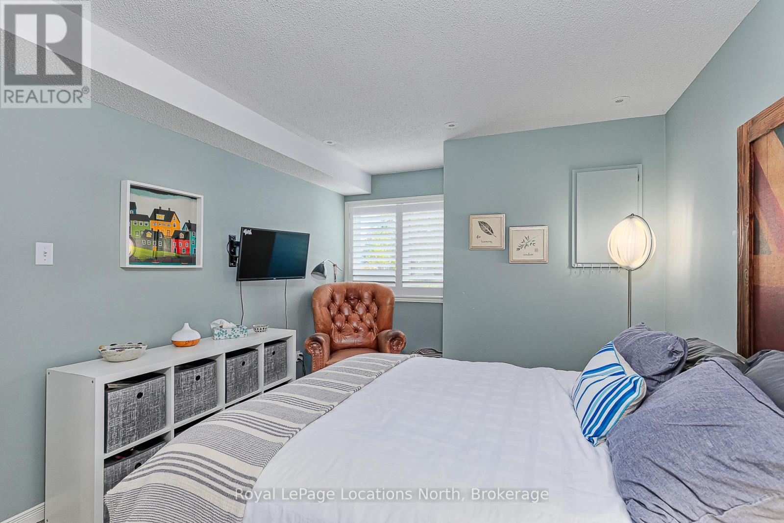 #13 5 HARBOUR STREET E - 22