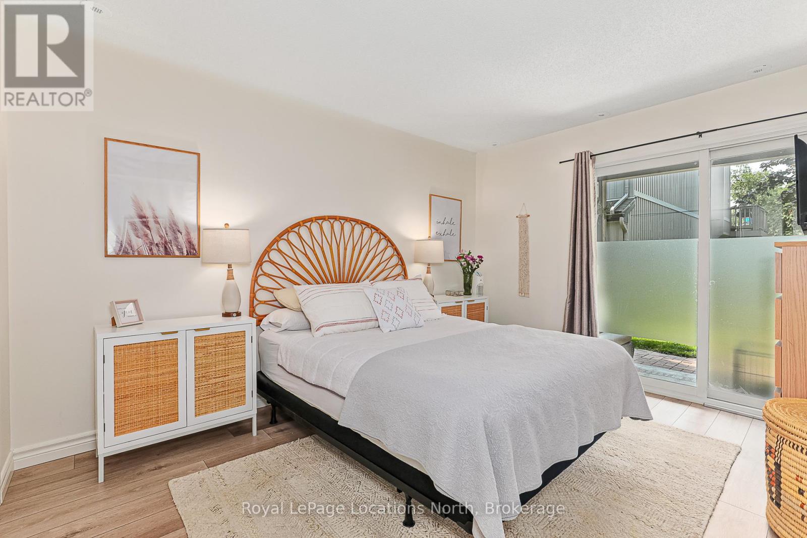 #13 5 HARBOUR STREET E - 25