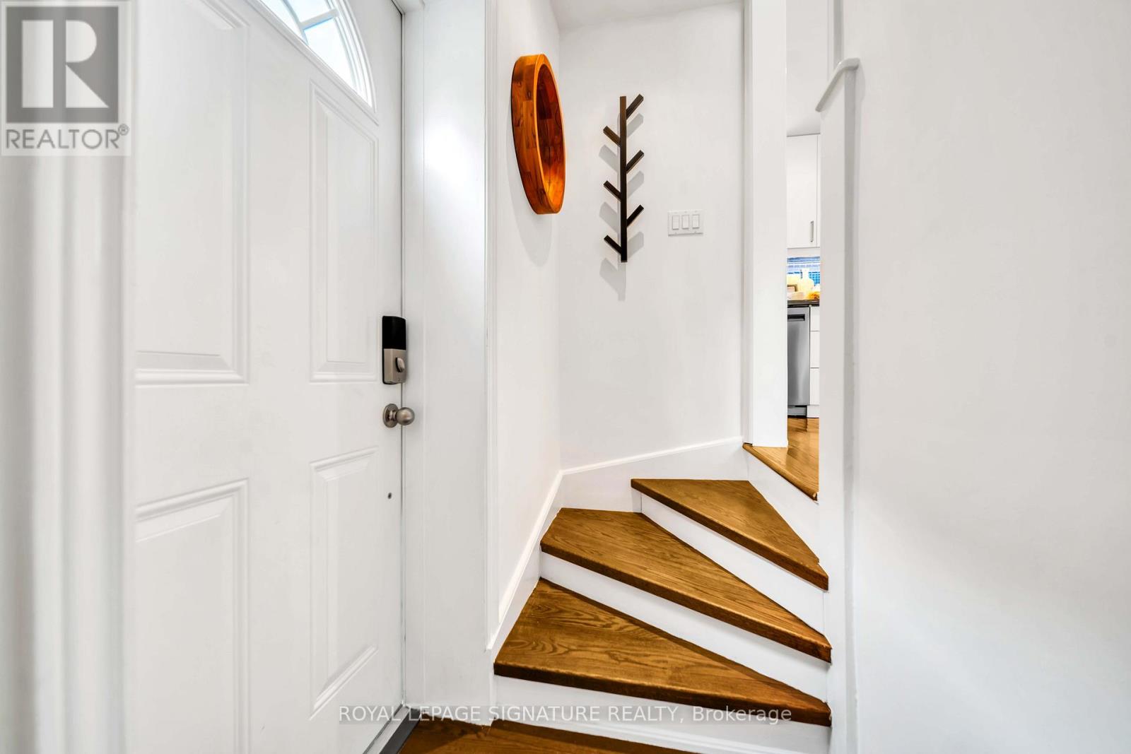 132 GLENVALE BOULEVARD - Image 19