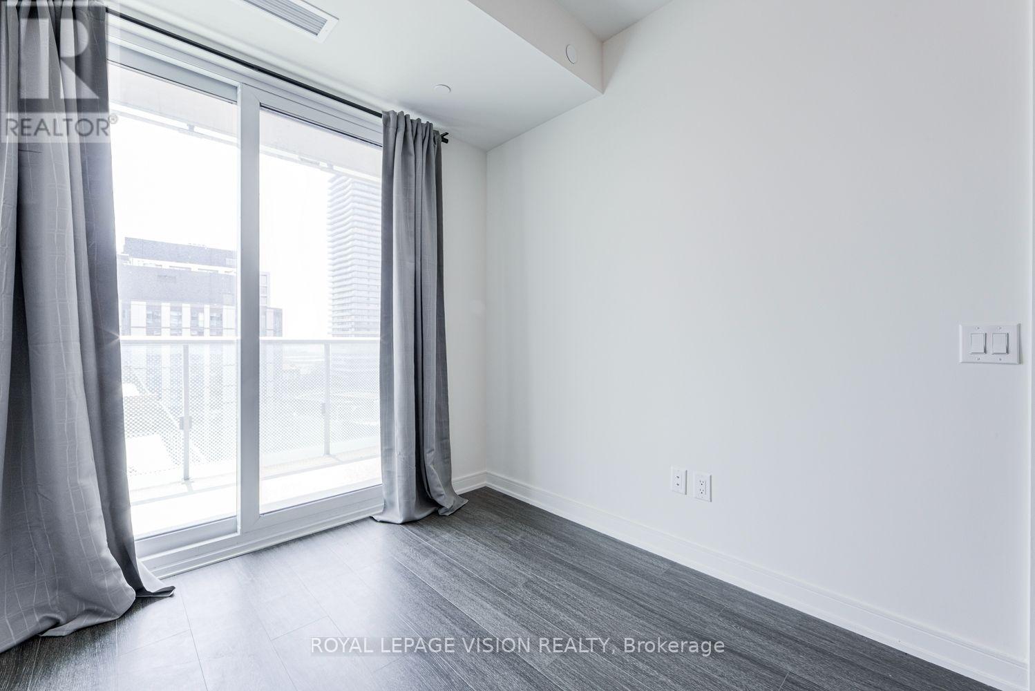 #1008 425 FRONT STREET E - 14