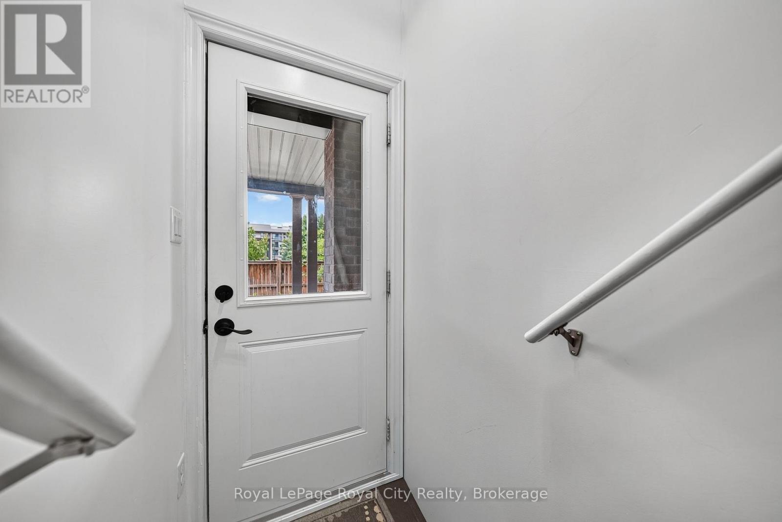 #30 39 KAY CRESCENT - Image 9