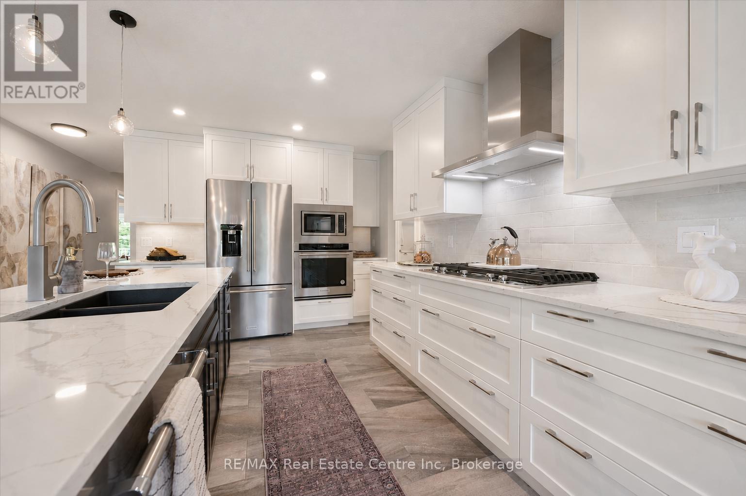 33 WATERLOO STREET - 2