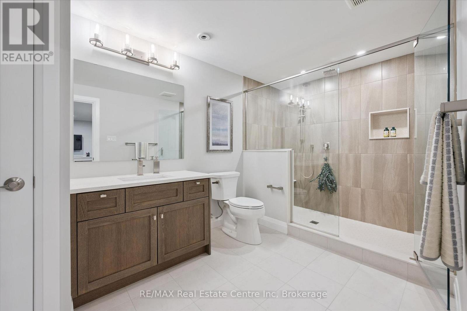 33 WATERLOO STREET - Image 25