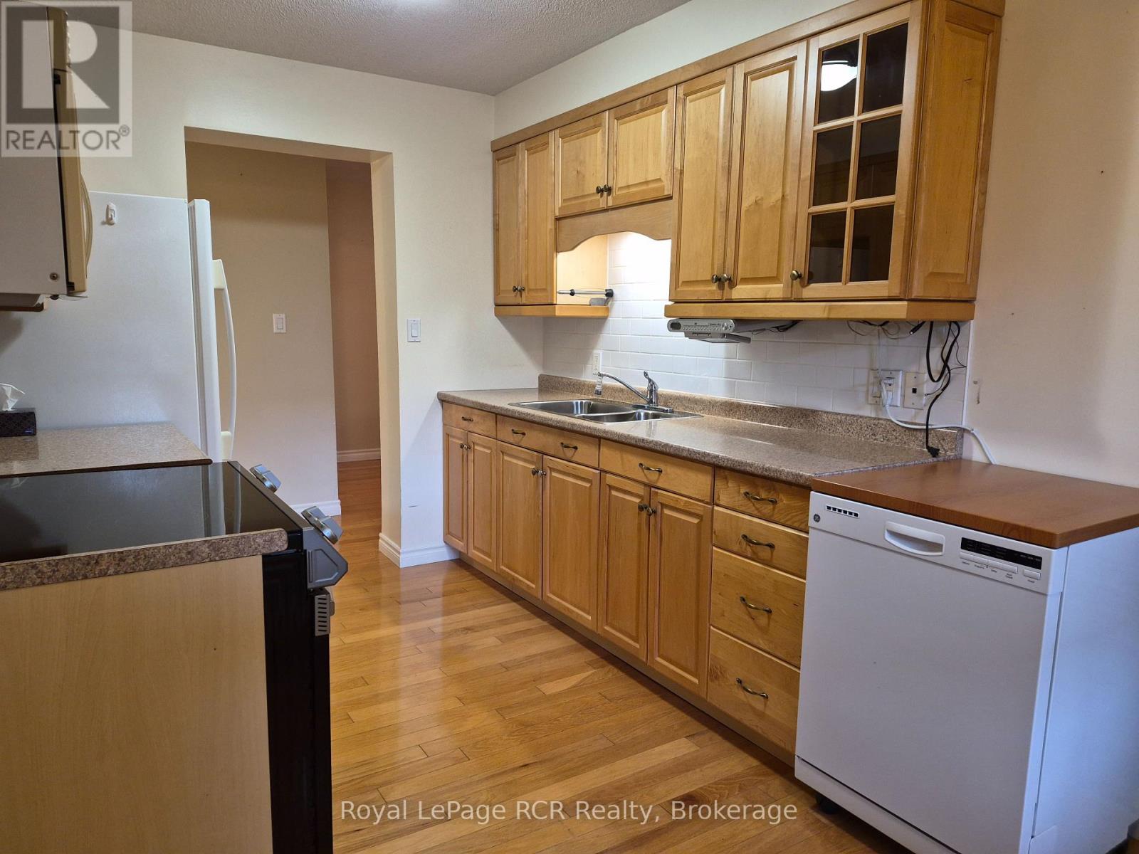 #102 536 11TH AVENUE - 9