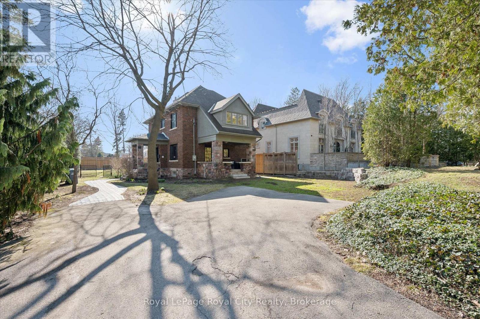 87 UNIVERSITY AVENUE W - 3