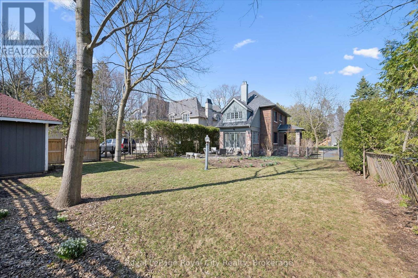 87 UNIVERSITY AVENUE W - 43