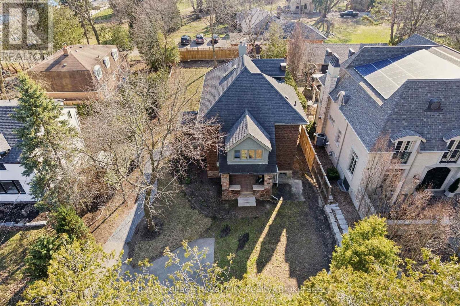 87 UNIVERSITY AVENUE W - 48