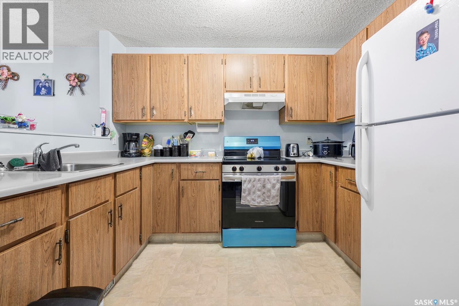 #4008 DEWDNEY AVENUE - 24
