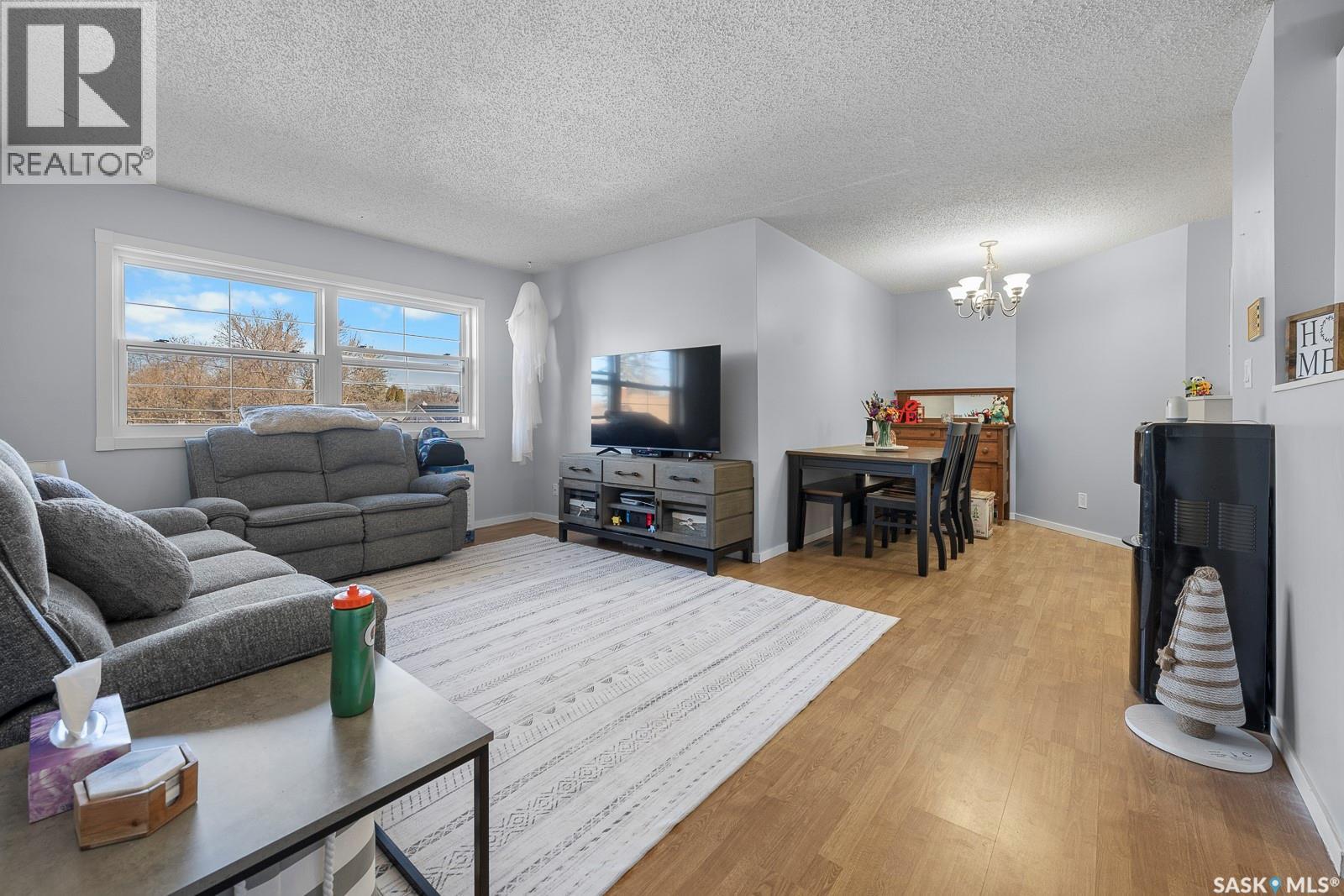 #4008 DEWDNEY AVENUE - 5