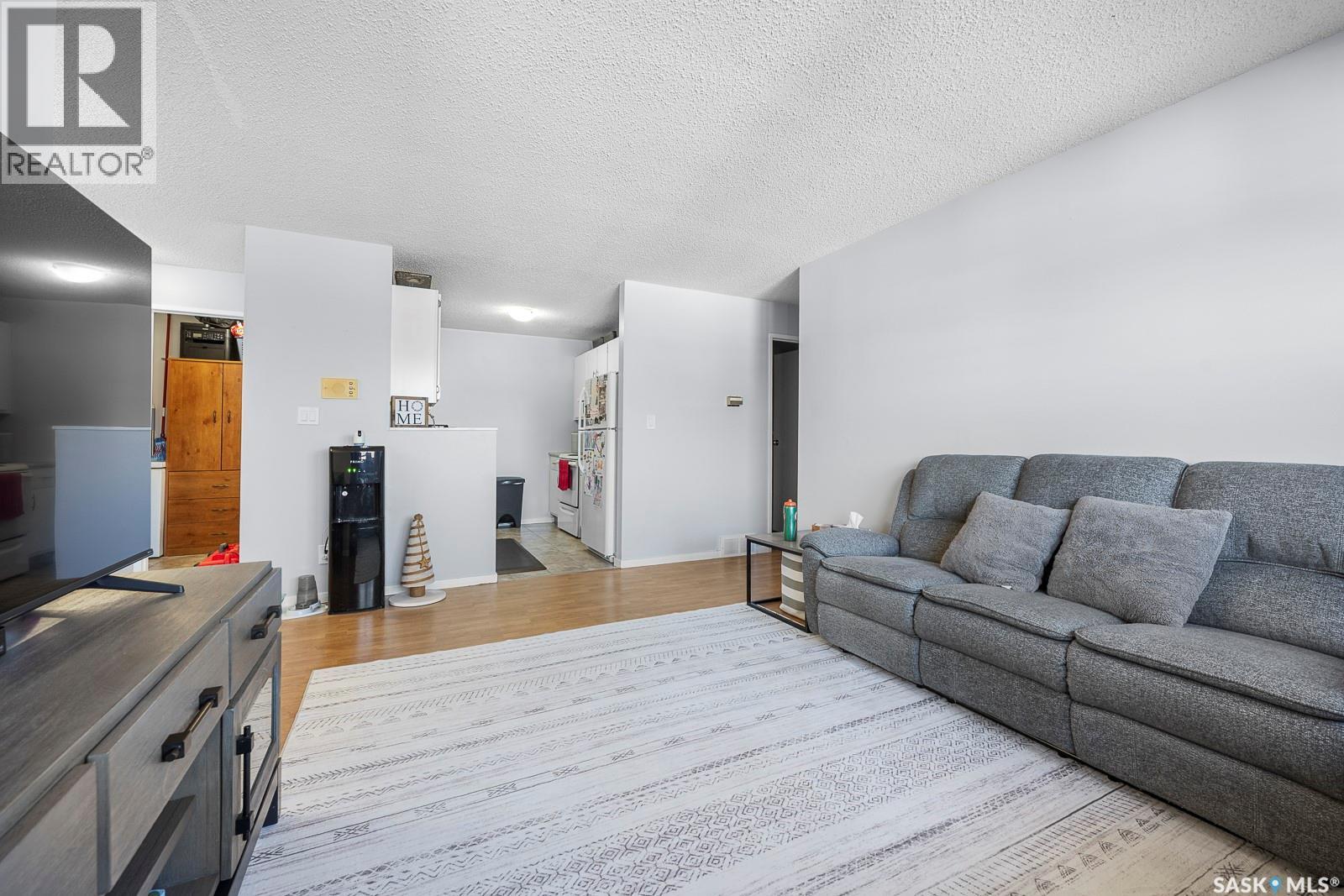 #4008 DEWDNEY AVENUE - 6