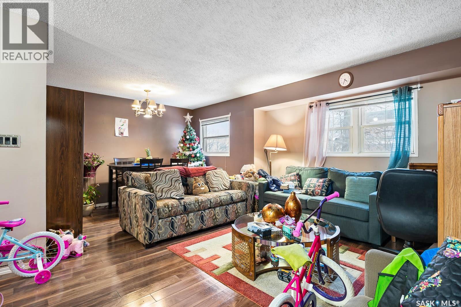 #4008 DEWDNEY AVENUE - 12