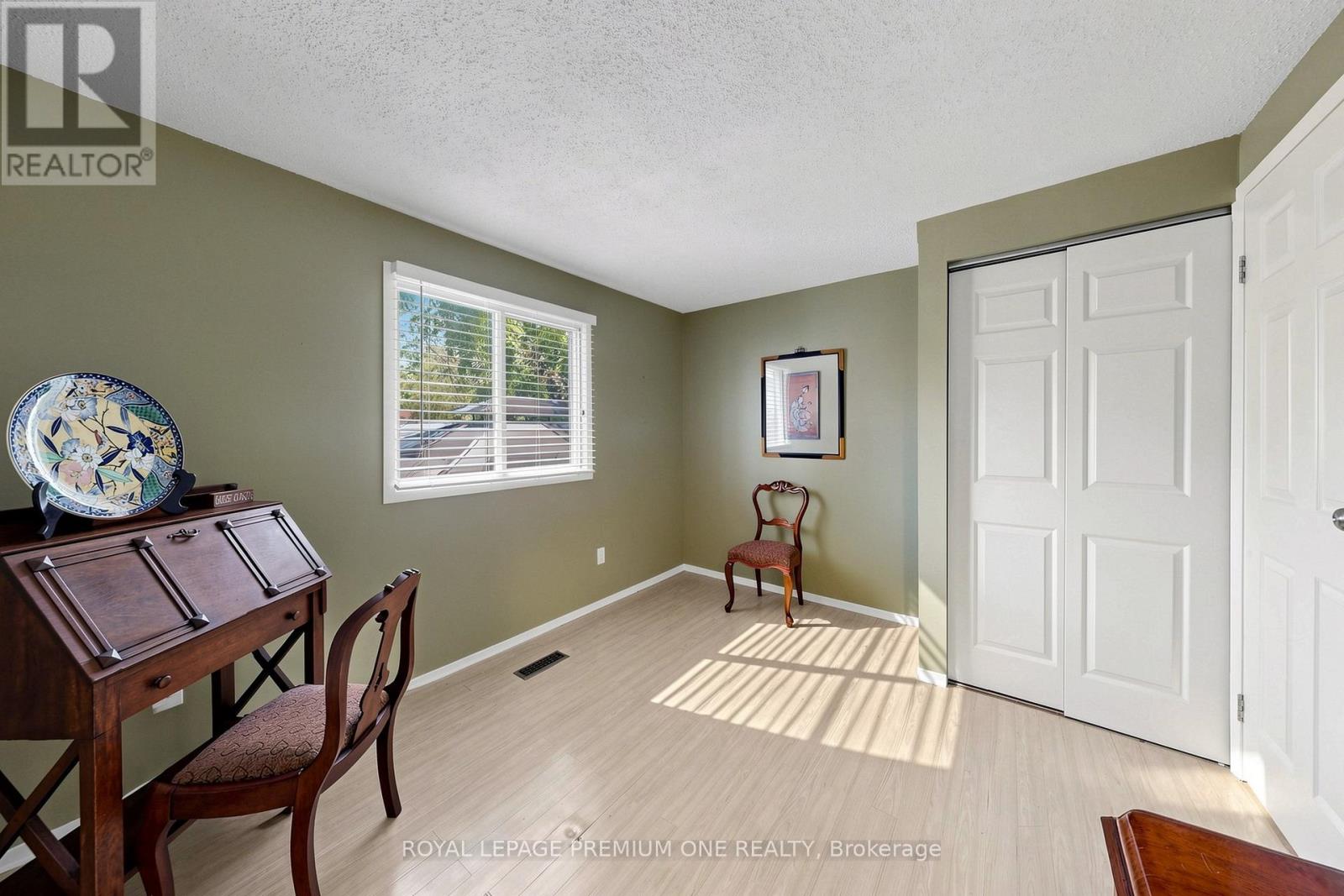 4 PROUT DRIVE - 14