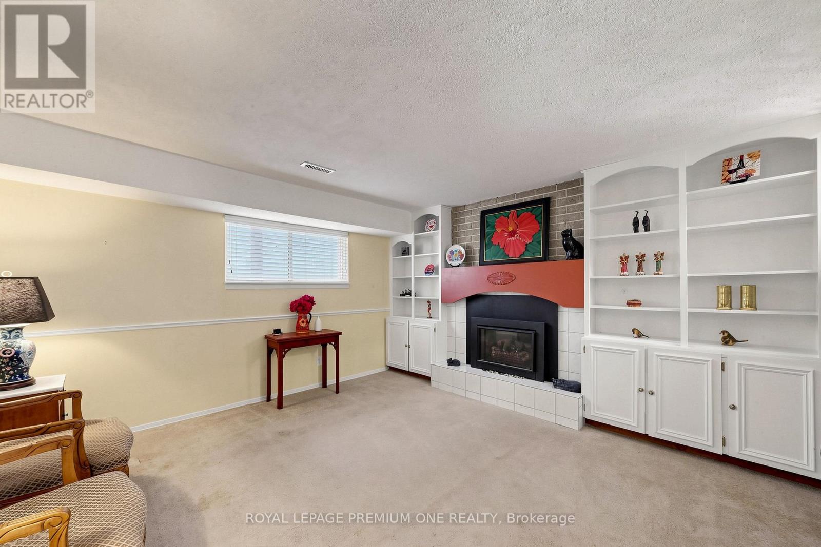 4 PROUT DRIVE - 18