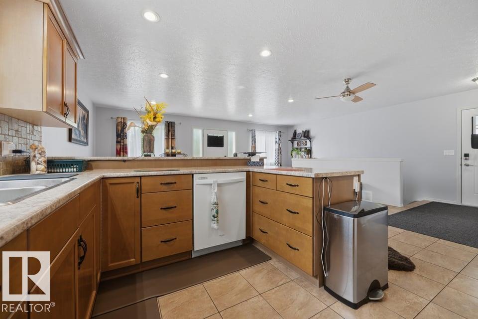 9530 122 AV NW - 12