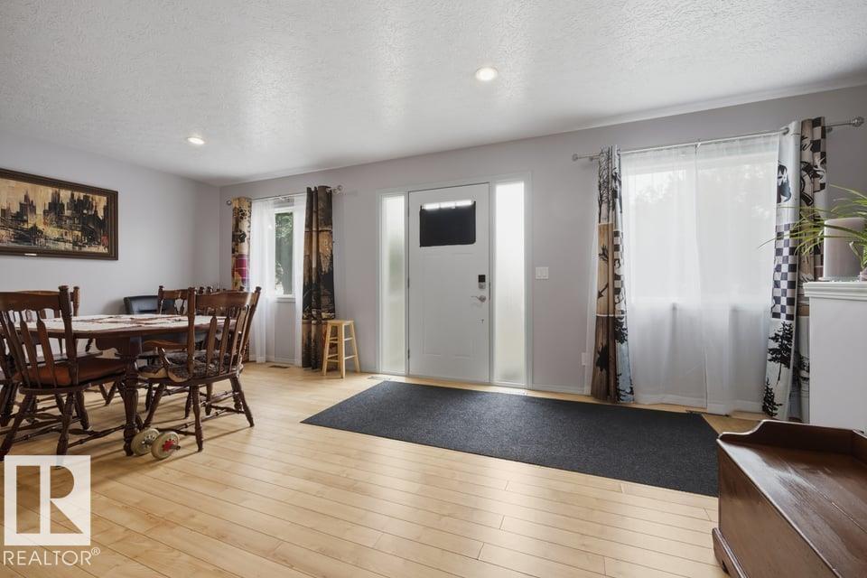 9530 122 AV NW - 3