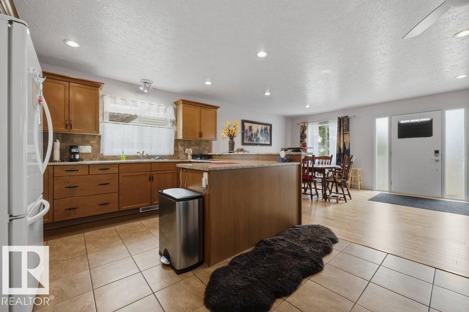 9530 122 AV NW - 9