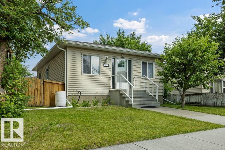 9530 122 AV NW - 1