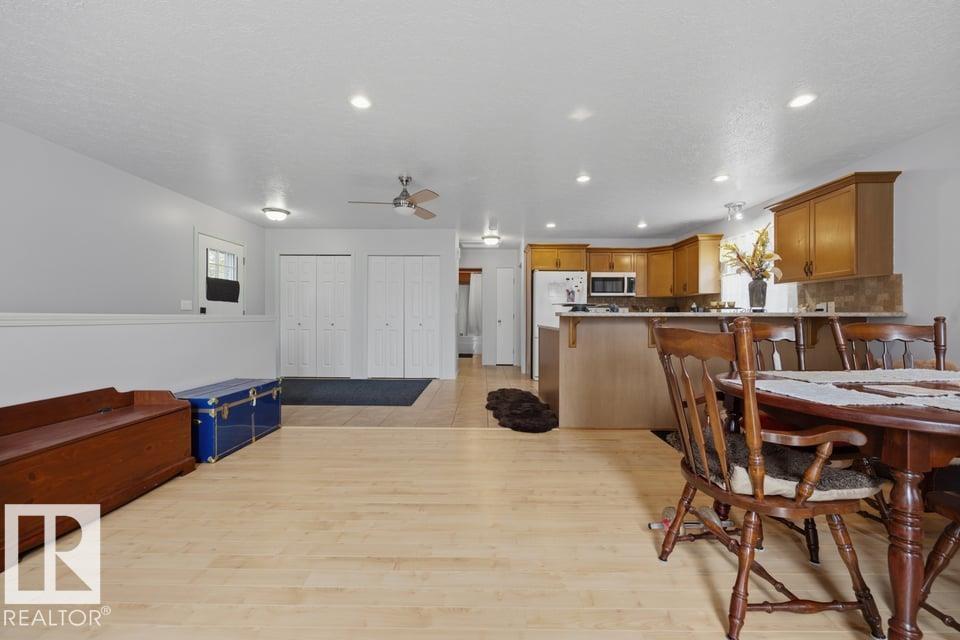 9530 122 AV NW - 6
