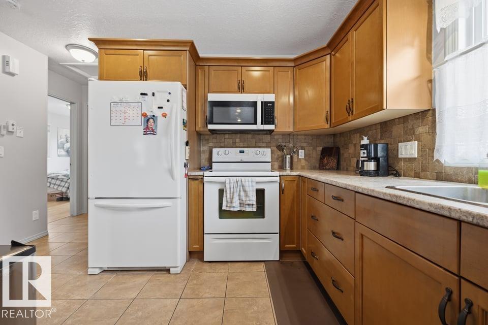 9530 122 AV NW - 13