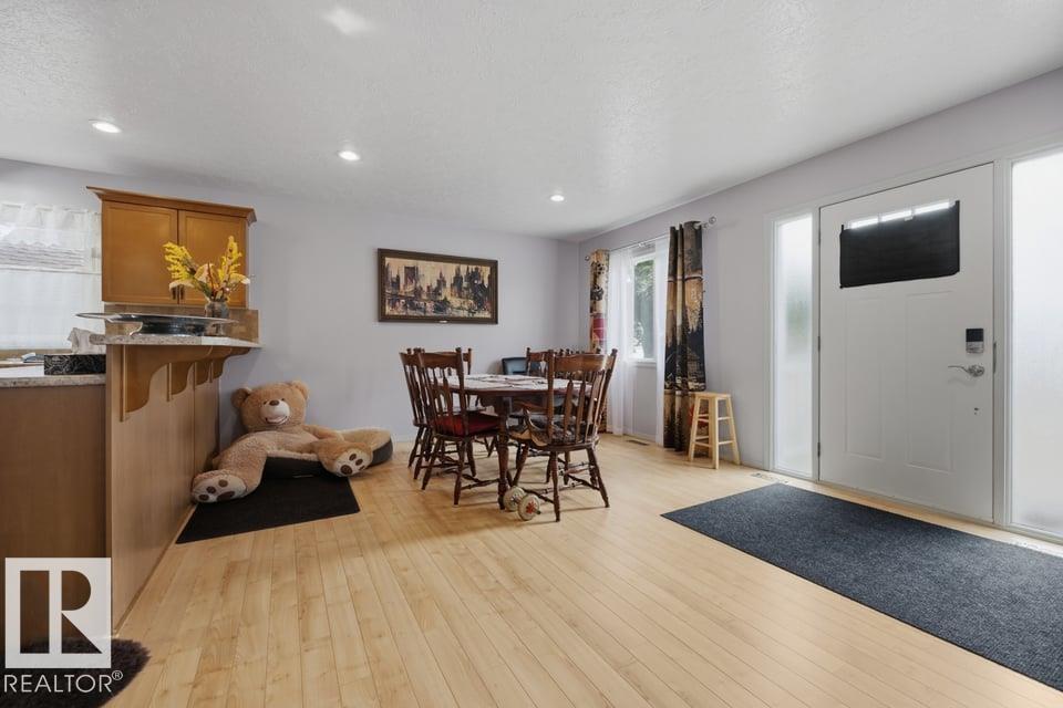 9530 122 AV NW - 5