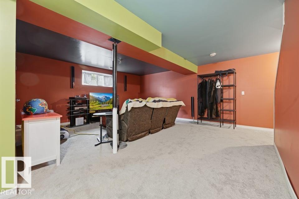 9530 122 AV NW - 21