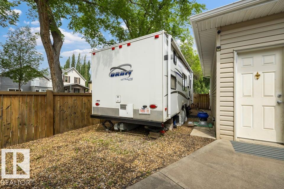 9530 122 AV NW - 33