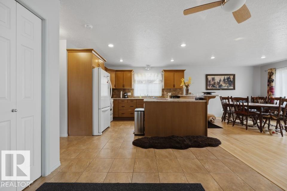 9530 122 AV NW - 8