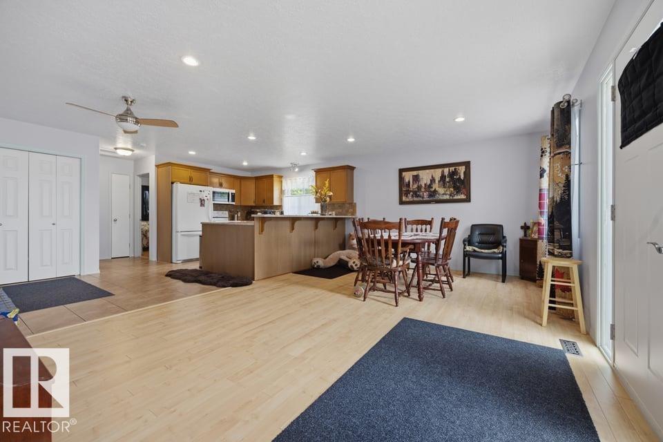 9530 122 AV NW - 4