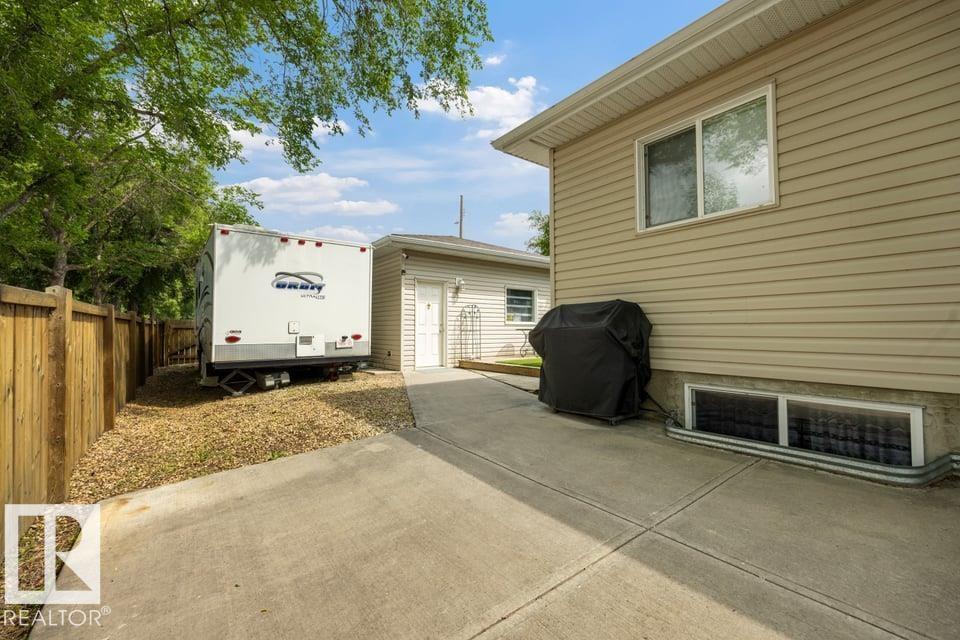 9530 122 AV NW - 29